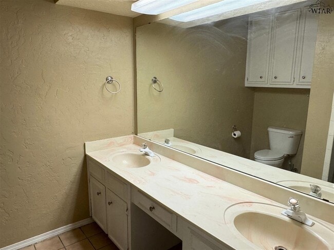 Building Photo - 4614 Trailwood Dr