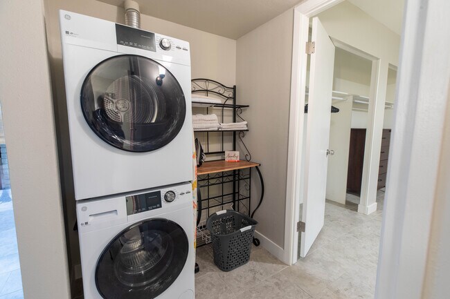 Building Photo - 2812 S Mill Ave