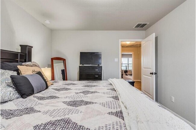 Building Photo - 2001 Herzog