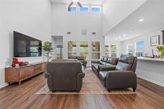 Building Photo - 317 Barton Oak Trl