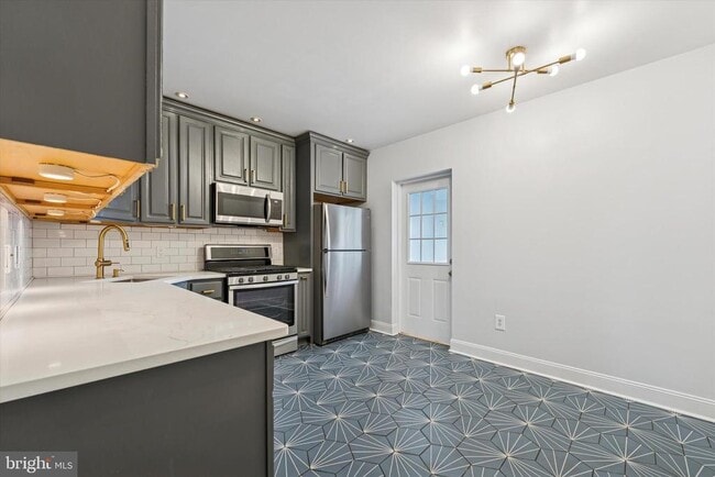 Building Photo - 2814 W Stiles St