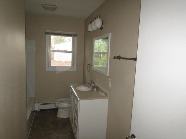 Building Photo - 290 Orchard Dr #4