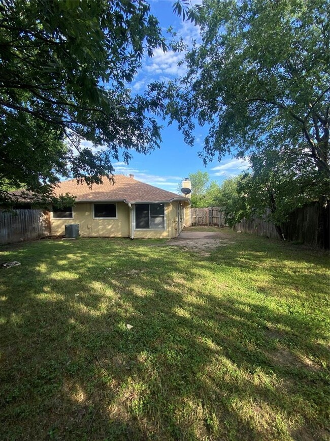 Building Photo - 1508 No Mor Cove
