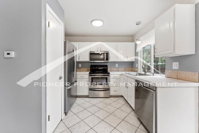 Building Photo - 8550 Van Gordon Ct