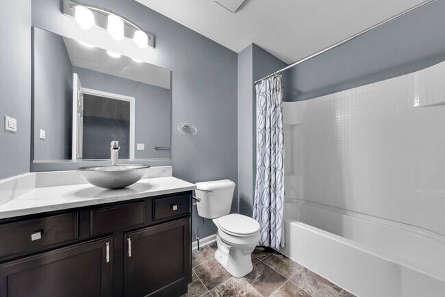 Building Photo - 2525 Dunraven Ave