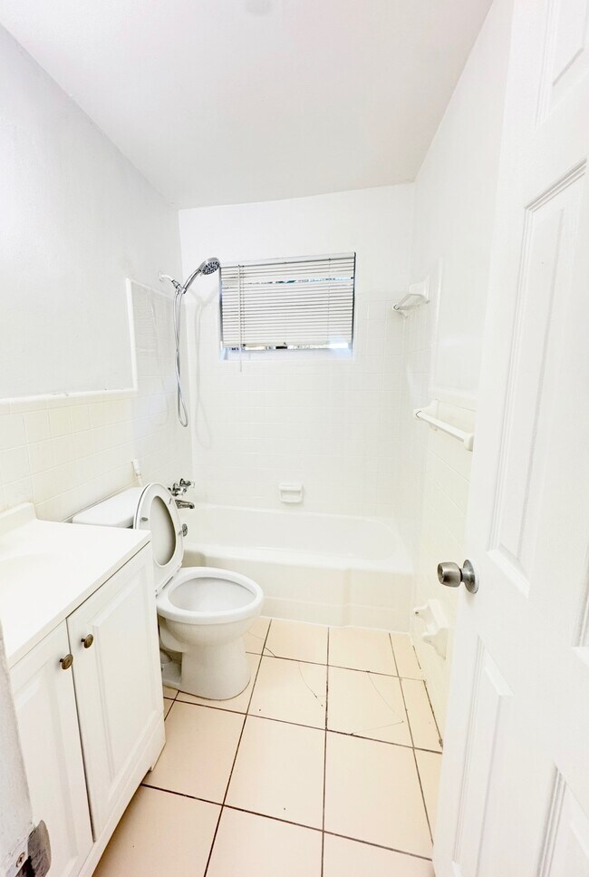 Building Photo - 4290 NW 21st Ave