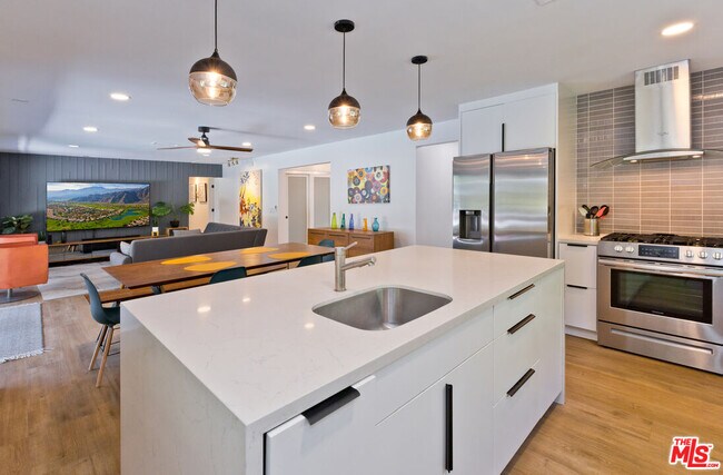 Building Photo - 2660 N Farrell Dr