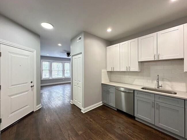 Primary Photo - 1224 W Rosemont Ave