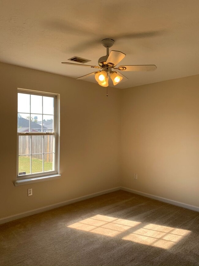 Building Photo - Close to Gate 6 Ft. Eisenhower.