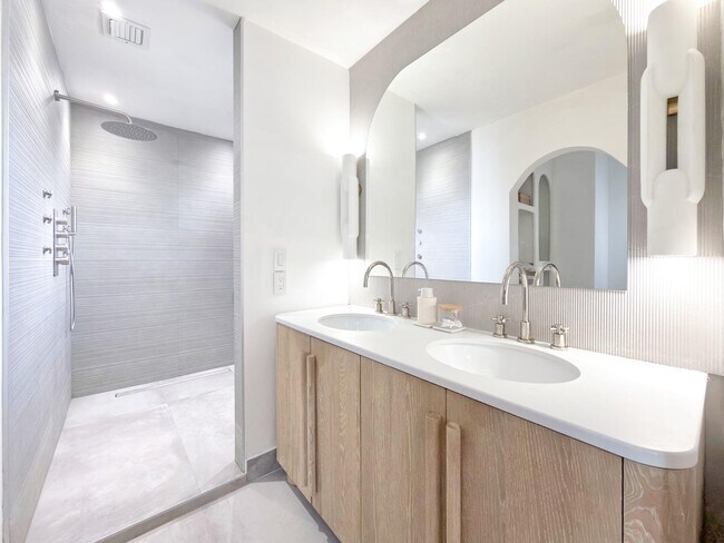 Building Photo - 760 Windtree Way