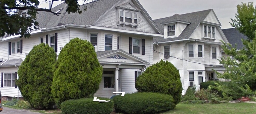 Front Building 2 - 906 West Ave