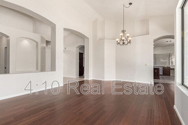 Building Photo - 463 W Canary Way