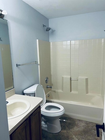 Building Photo - 1836 SE Fallon Dr