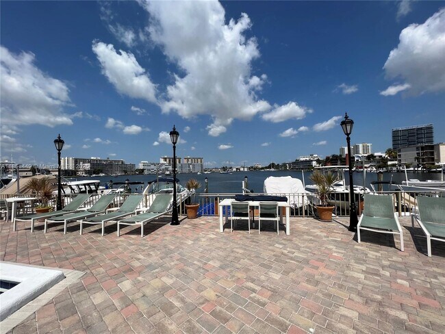 Building Photo - 100 Golden Isles Dr