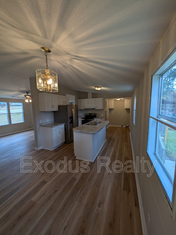 Building Photo - 45 Castle Wood
