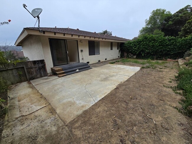 Building Photo - Beautifully Updated West Clairemont Townhome – Prime 92117 Location!
