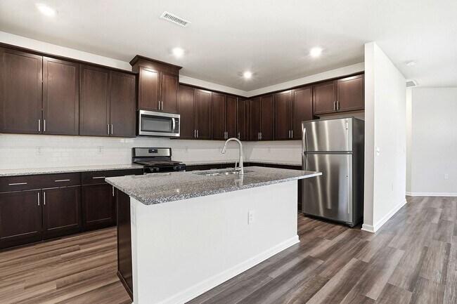 Building Photo - GREAT HOME IN LAKEVIEW RIDGE IN GROWING FUQUAY-VARINA