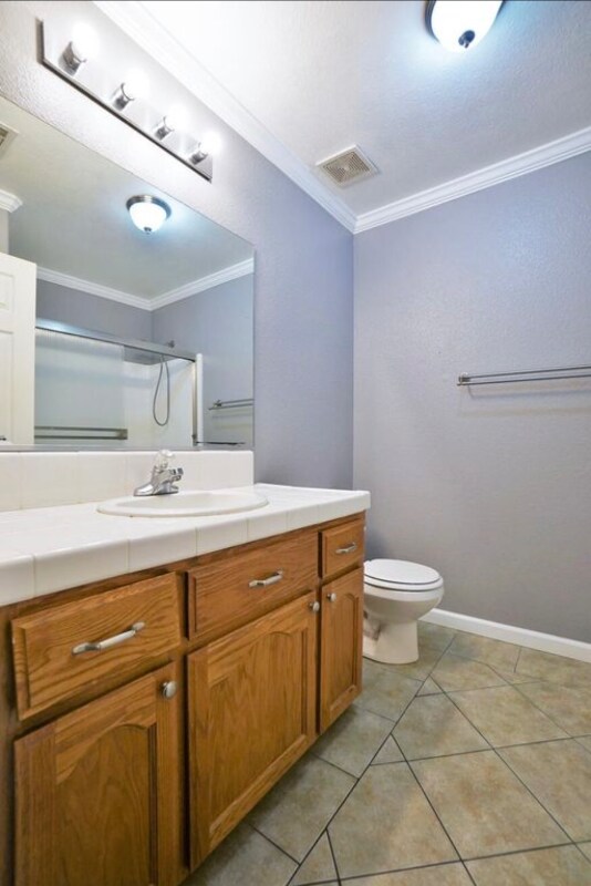Building Photo - 973 Himalaya Ln