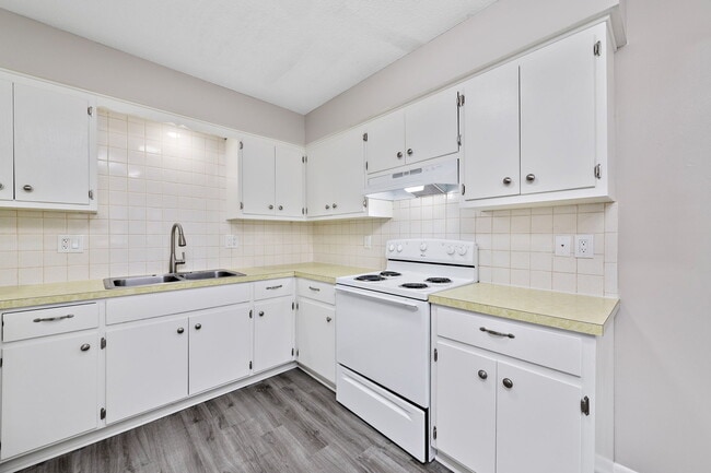 Building Photo - 4723-4725 MERCIER