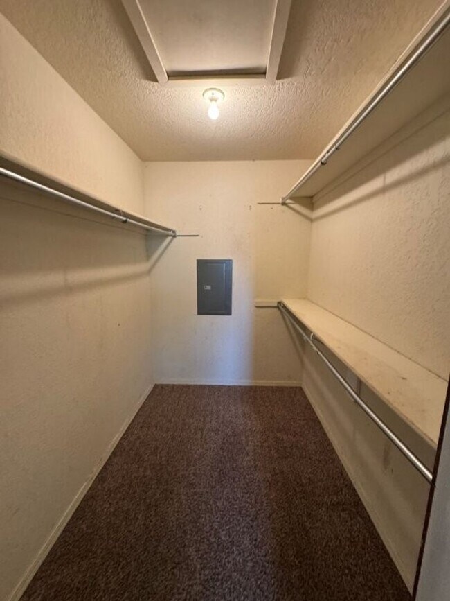 Building Photo - 2 bedroom condo for rent in Nantucket, nea...