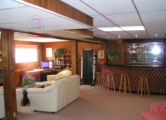 Building Photo - Spacious 6-Bedroom Home Near UNR with Backyard & Modern Kitchen