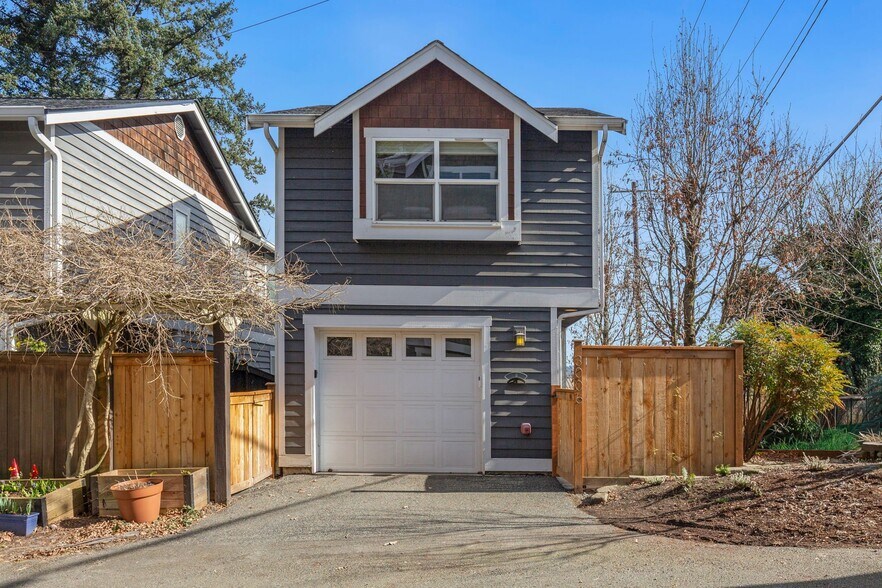 Building Photo - 3006 SW Hinds St