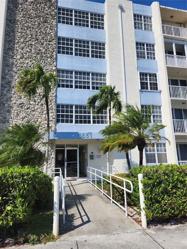 Building Photo - 3551 SW 9th Terrace