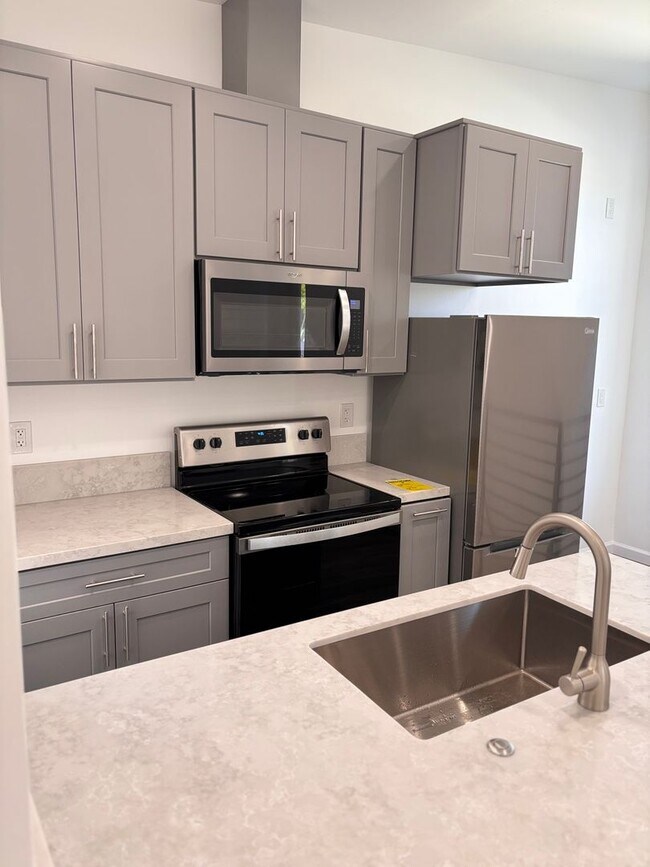 Building Photo - 2 bedrooms 2 baths home FOR RENT