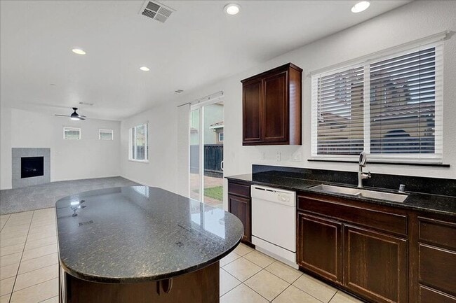 Building Photo - 566 Del Mar Cir