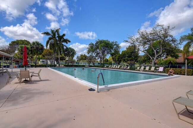 Building Photo - 18715 Candlewick Dr