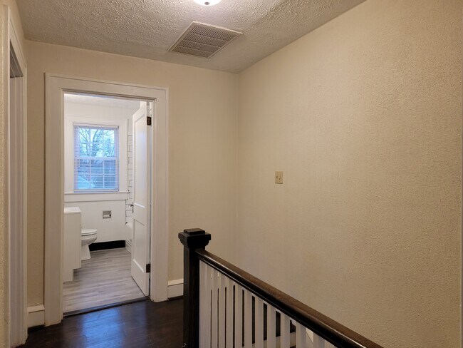 Building Photo - 67 Greenbriar Ave