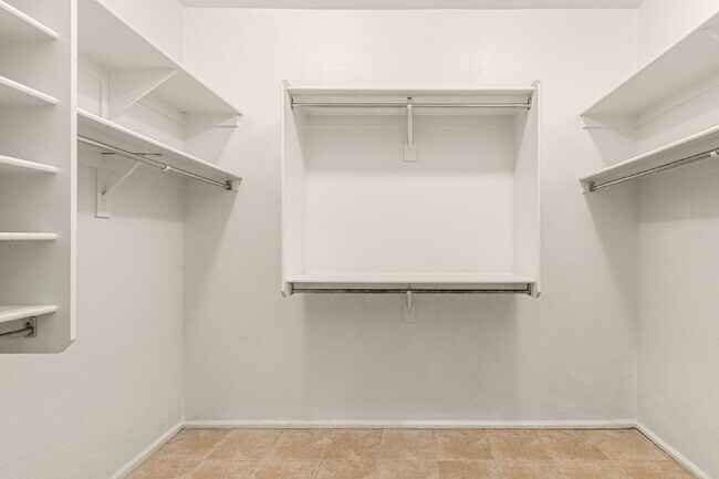 Building Photo - 10344 W Trumbull Rd