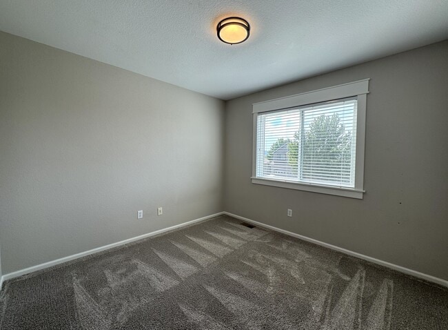 Building Photo - 2390 Broadleaf Loop