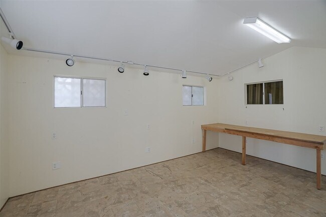 Building Photo - 3 Bedroom, 2 Bath Home with Views in Prescott!