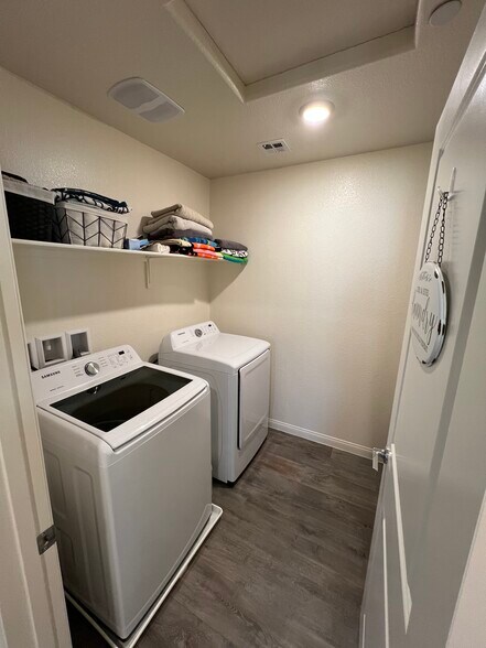 Washer & dryer - 2658 Blizzard Blue Ct