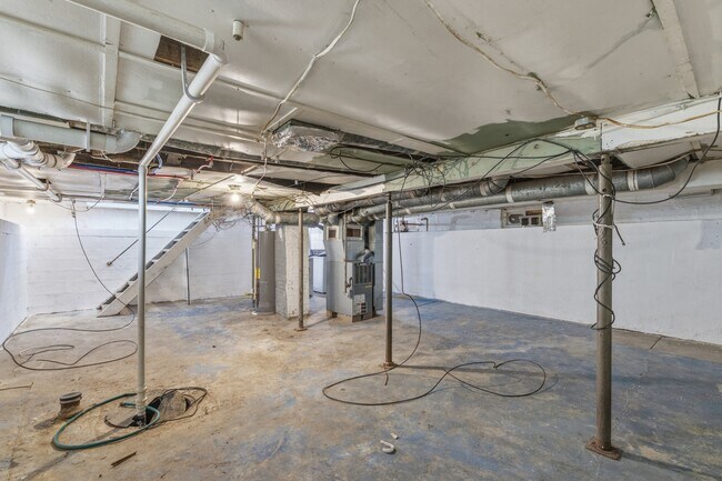 Building Photo - 2446 Morton St