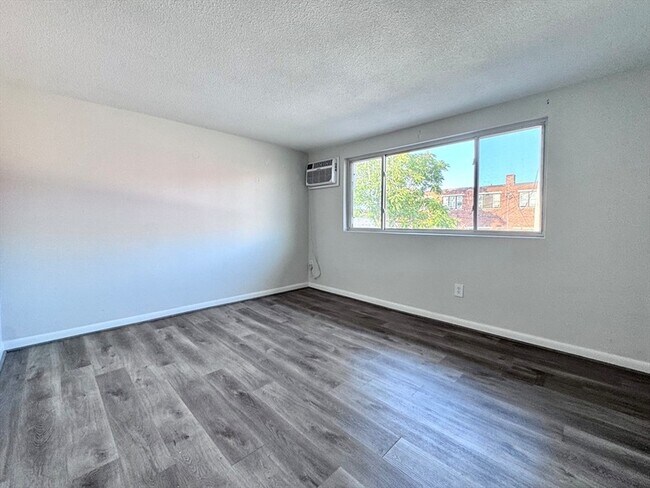Building Photo - 50-58 Walnut Street Unit 12
