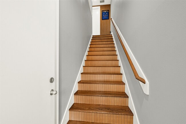 Building Photo - 1107 W 21st St