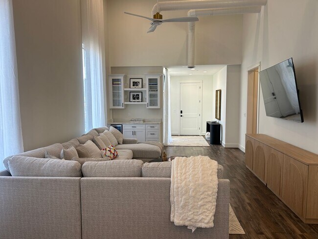 Building Photo - 165 Morrow Ave