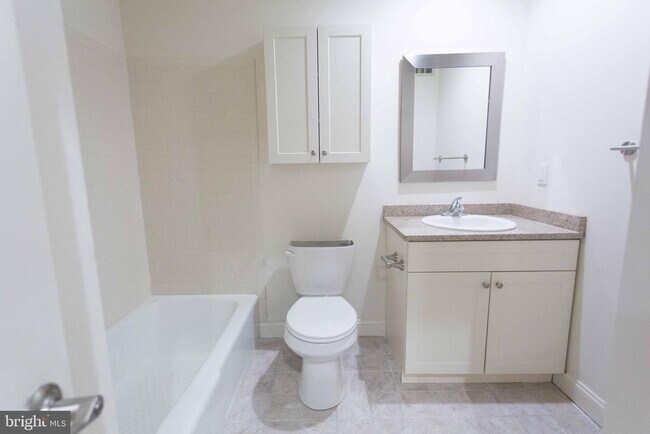 Building Photo - 727 Spruce St