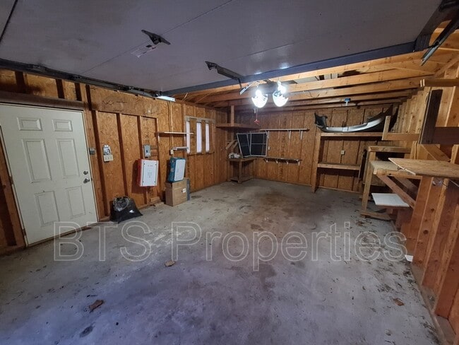 Building Photo - 921 W Purtscher Dr