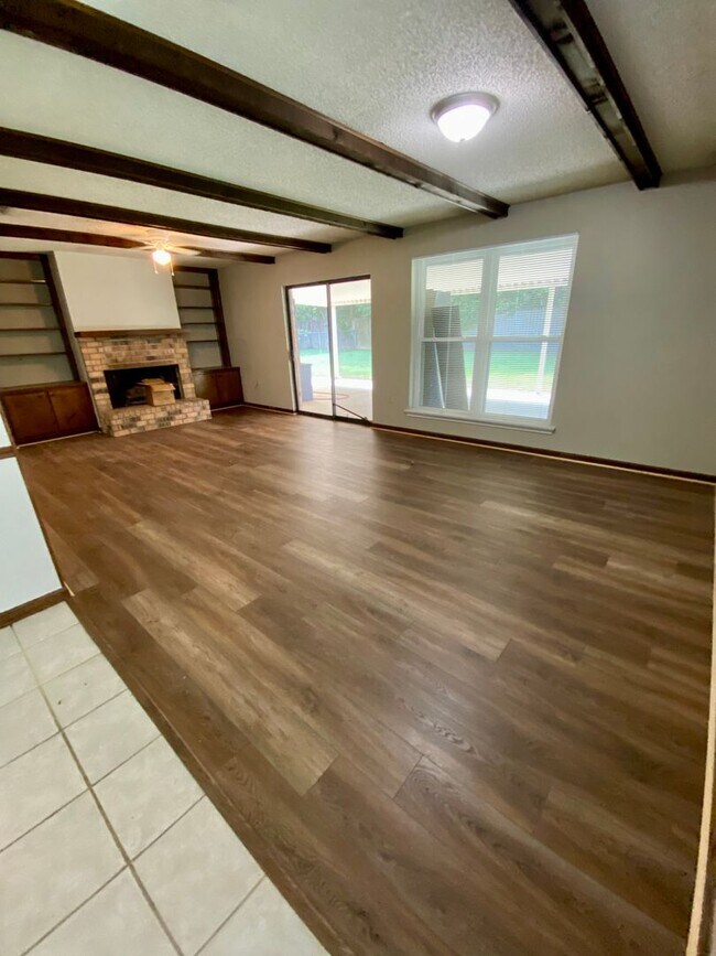 Building Photo - 1331 Knollhaven Dr