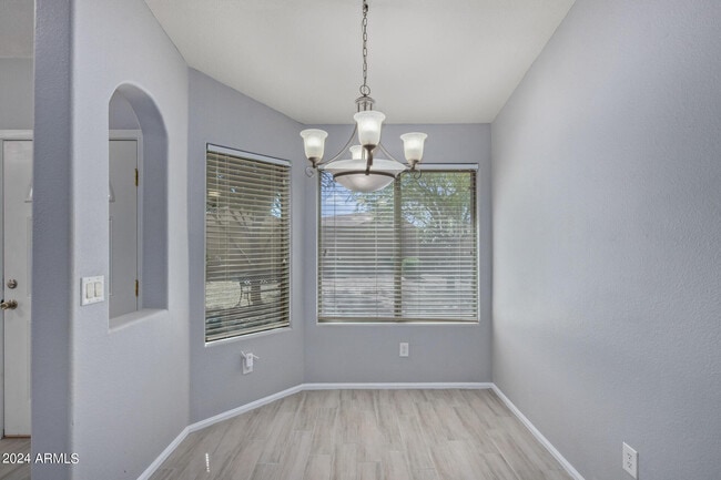 Building Photo - 983 E Palomino Way