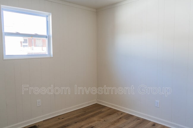Building Photo - 260 S Magnolia St