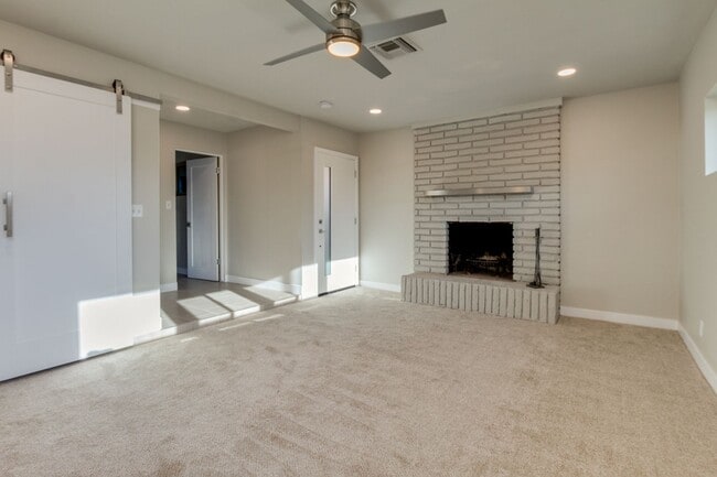 Building Photo - 4 Bedroom, 3 Baths, includes 2 Master Suites Just 1-Mile from ASU