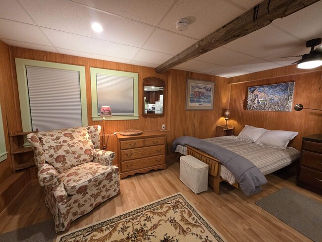 Building Photo - 529 Valley Rd