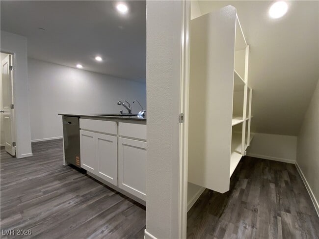 Building Photo - 4989 Fern Mesa Ave