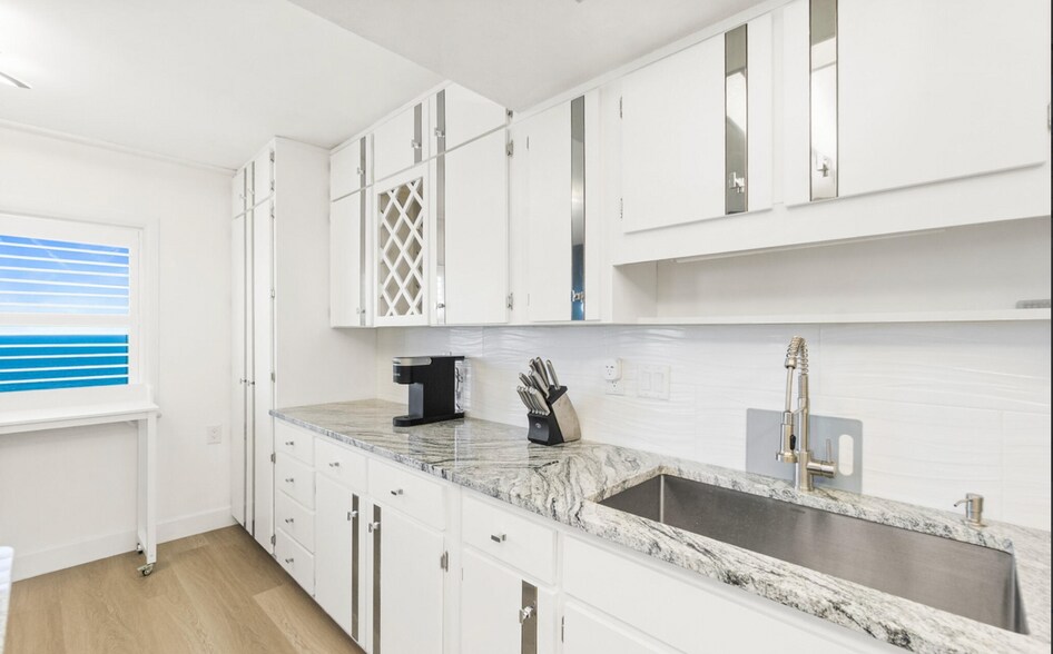 Building Photo - 3003 S Atlantic Ave