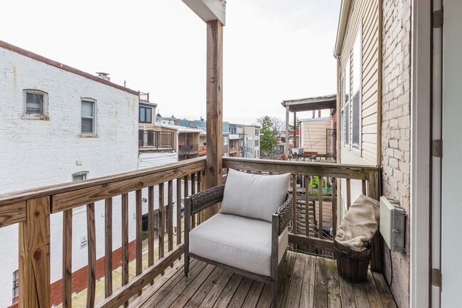 Building Photo - Stunning premium corner Townhome condo in ...