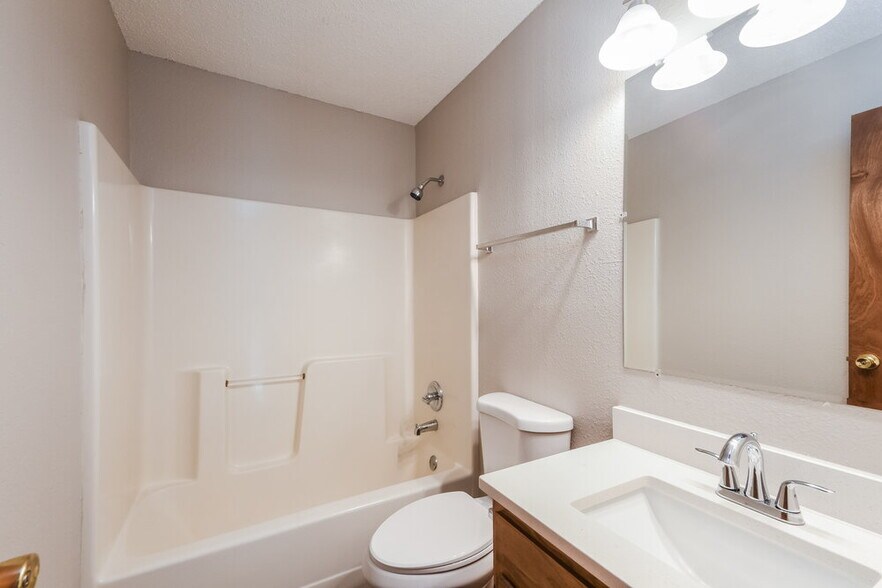 Building Photo - 1247 Country Ridge Ln